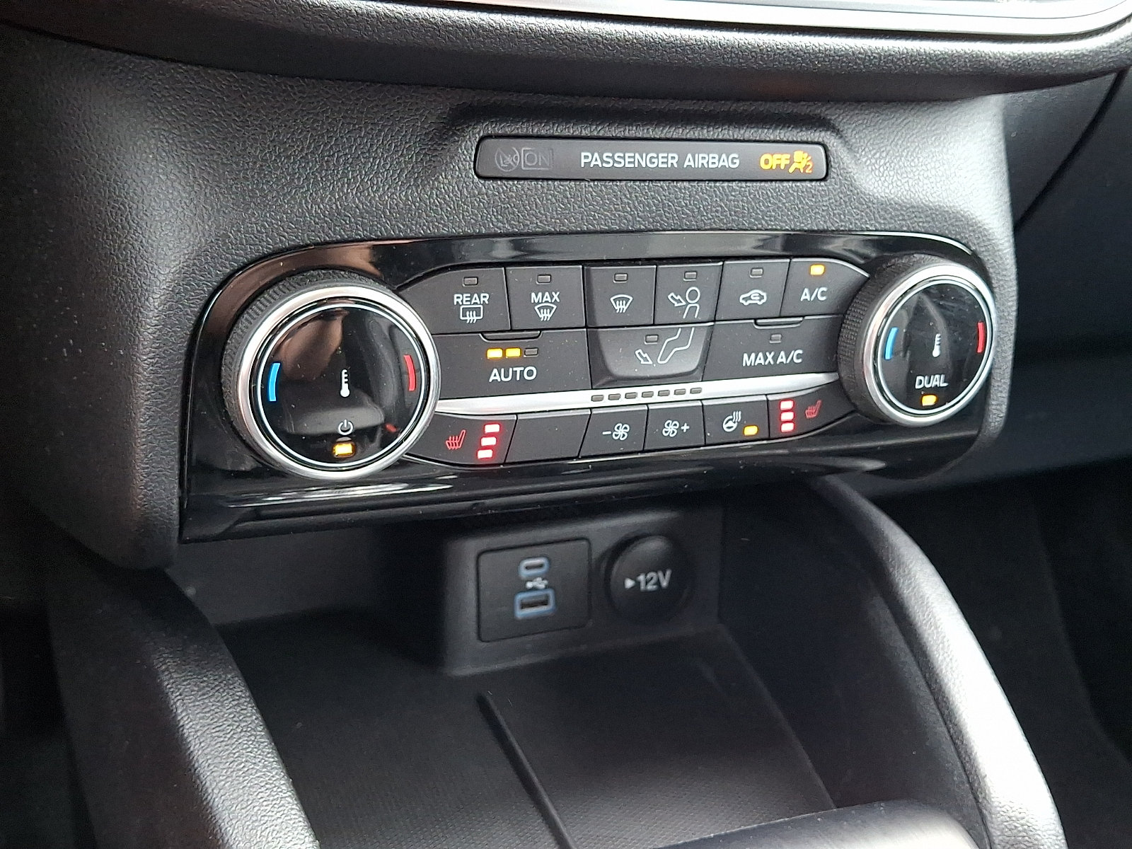 Certified 2022 Ford Escape Titanium AWD/4WD image 18