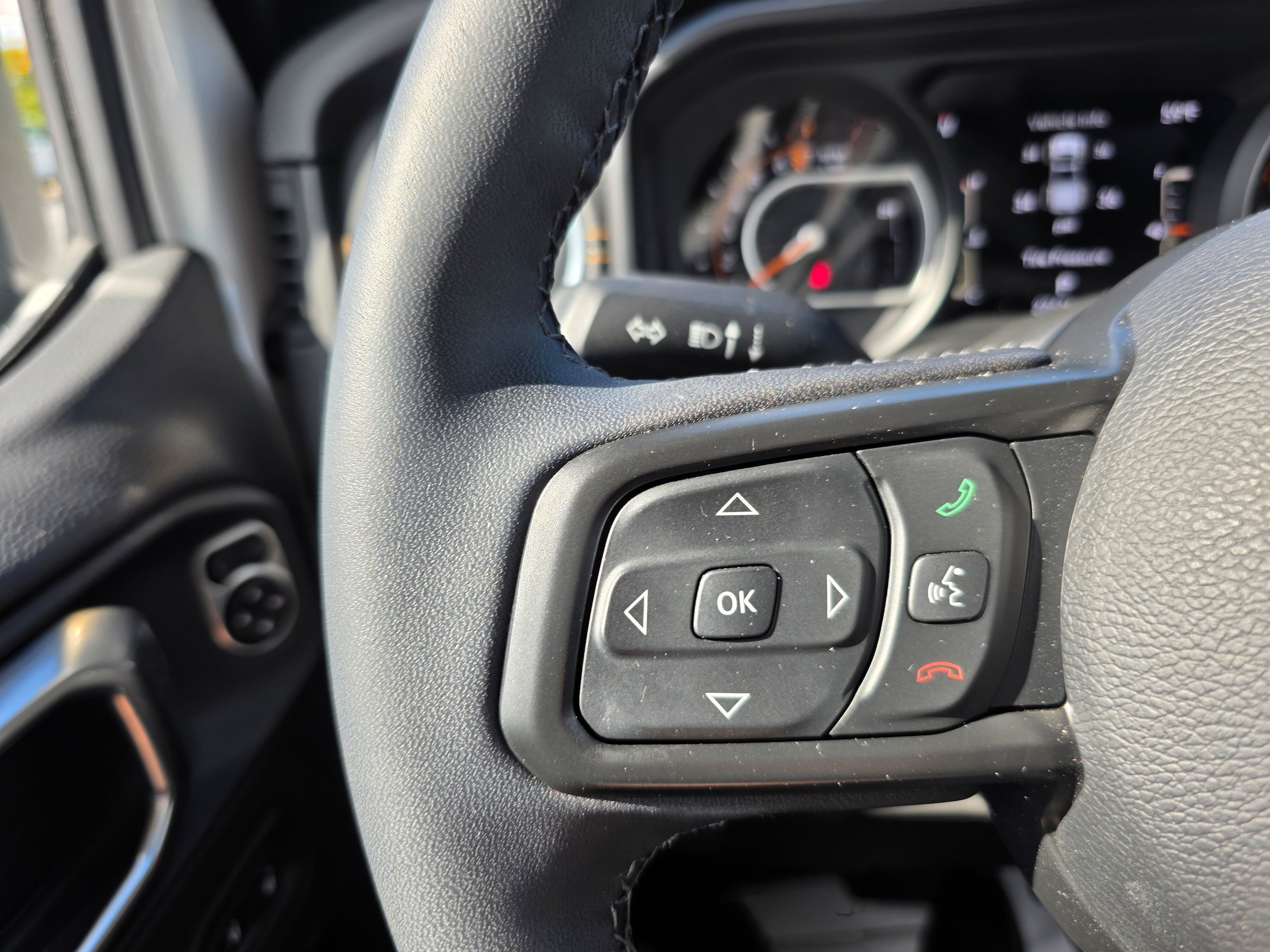 Used 2025 Jeep Gladiator Sport AWD/4WD image 17