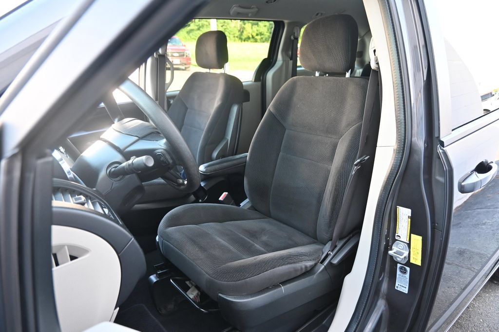 Used 2018 Dodge Grand Caravan SE w/ UConnect Hands-Free Group FWD image 19