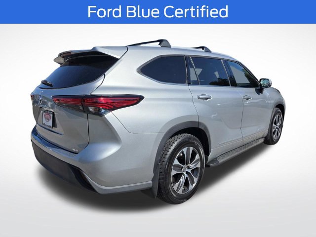 Used 2022 Toyota Highlander XLE FWD image 4