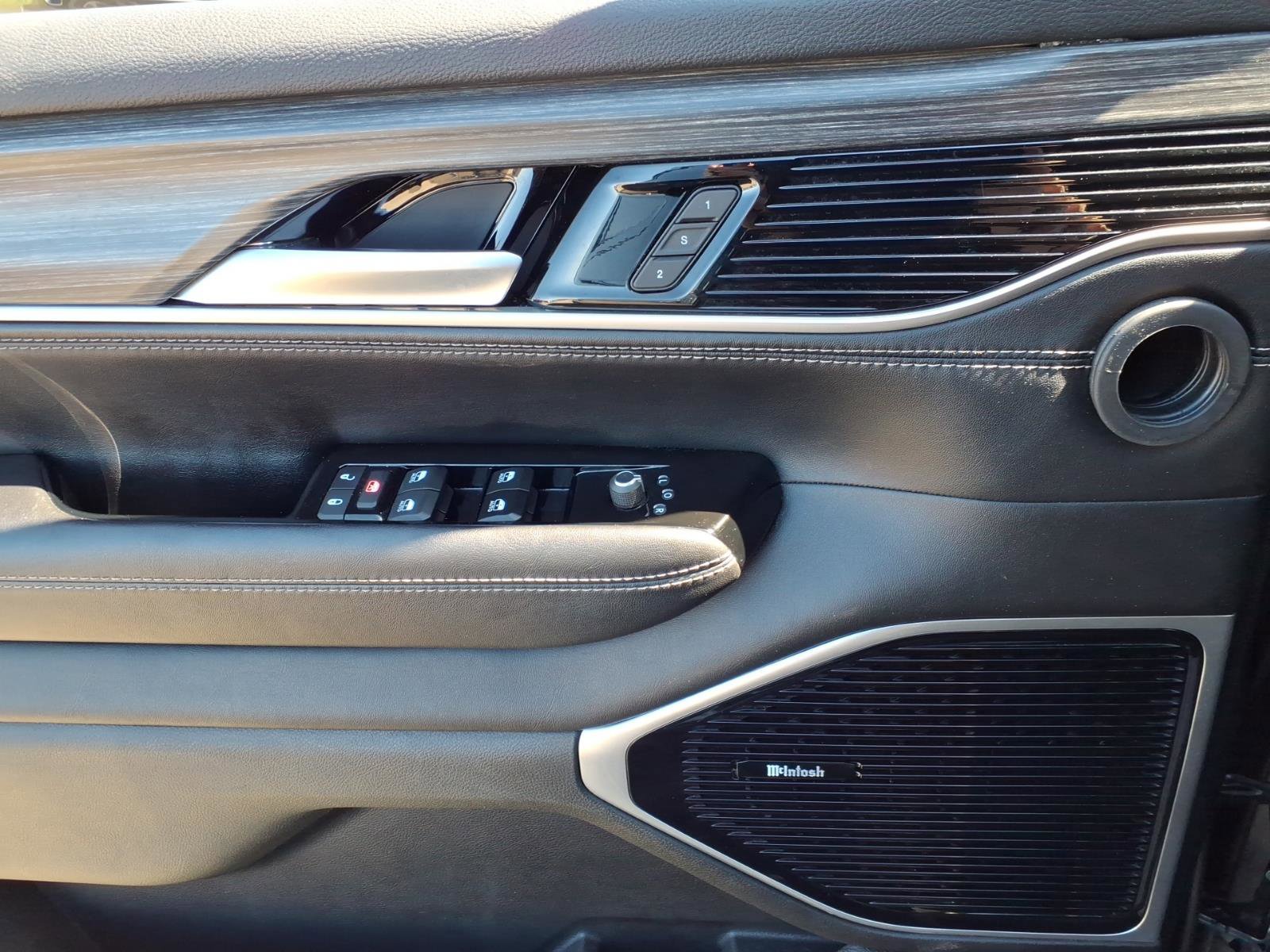 Used 2024 Jeep Wagoneer Series III w/ Premium Group I image 14