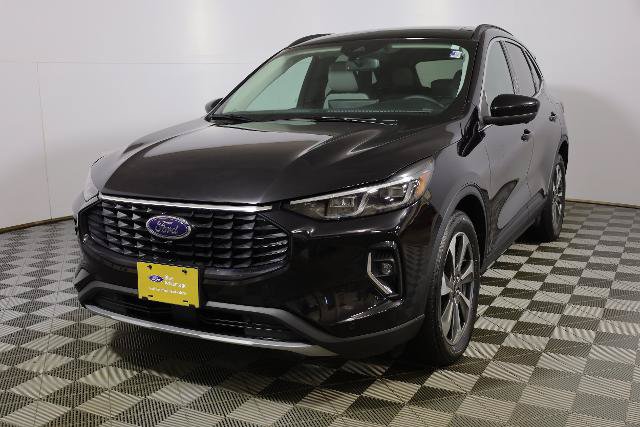 Certified 2023 Ford Escape Platinum w/ Class II Trailer Tow Package AWD/4WD image 3