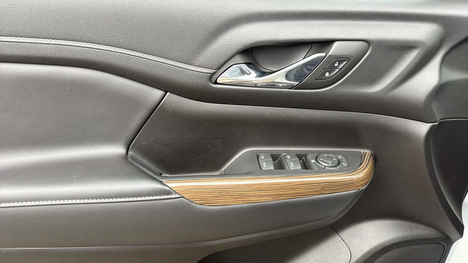 Used 2023 GMC Acadia SLE image 12