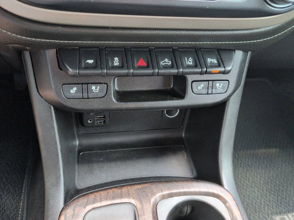 Used 2022 GMC Canyon Denali RWD image 19
