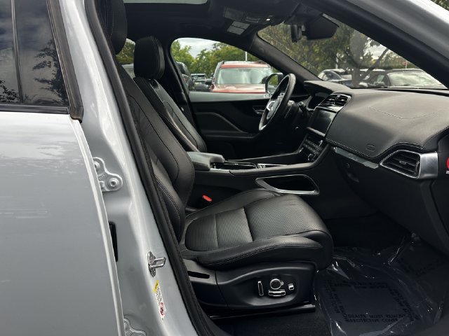 Used 2019 Jaguar F-PACE S AWD/4WD image 34