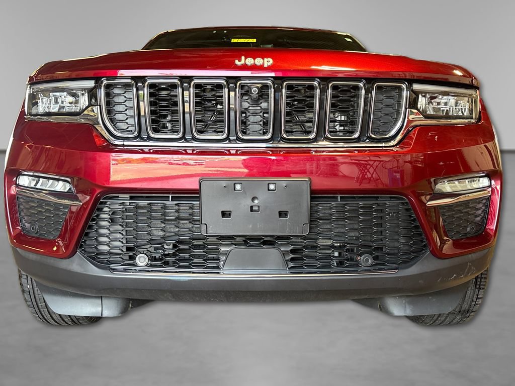 Used 2025 Jeep Grand Cherokee Limited AWD/4WD image 16