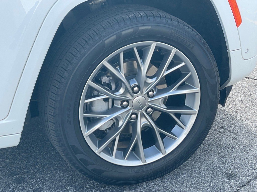 Used 2022 Jeep Grand Cherokee Summit w/ Luxury Tech Group V image 10