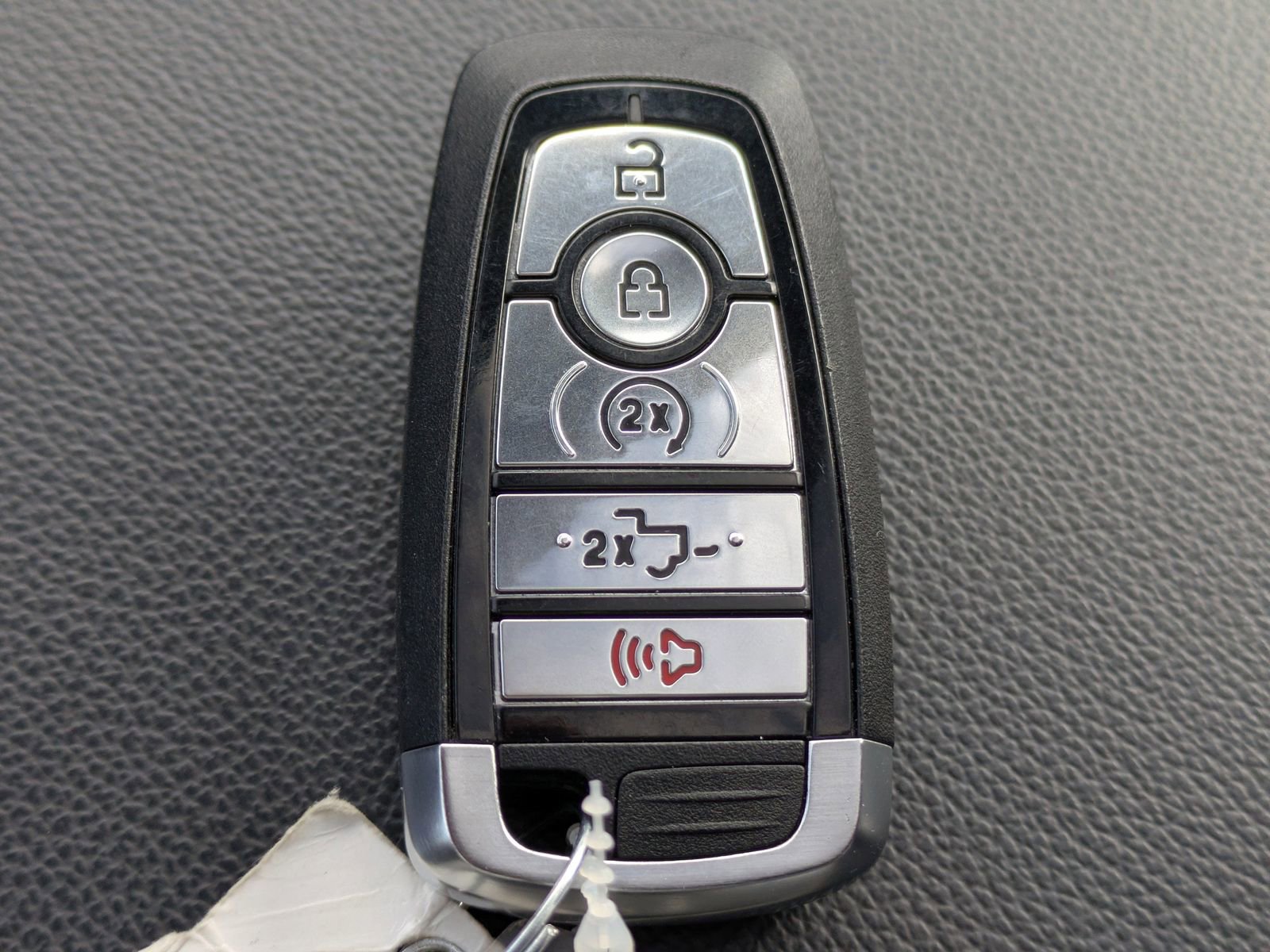 Certified 2026 Ford F250 Lariat w/ Black Appearance Package image 32