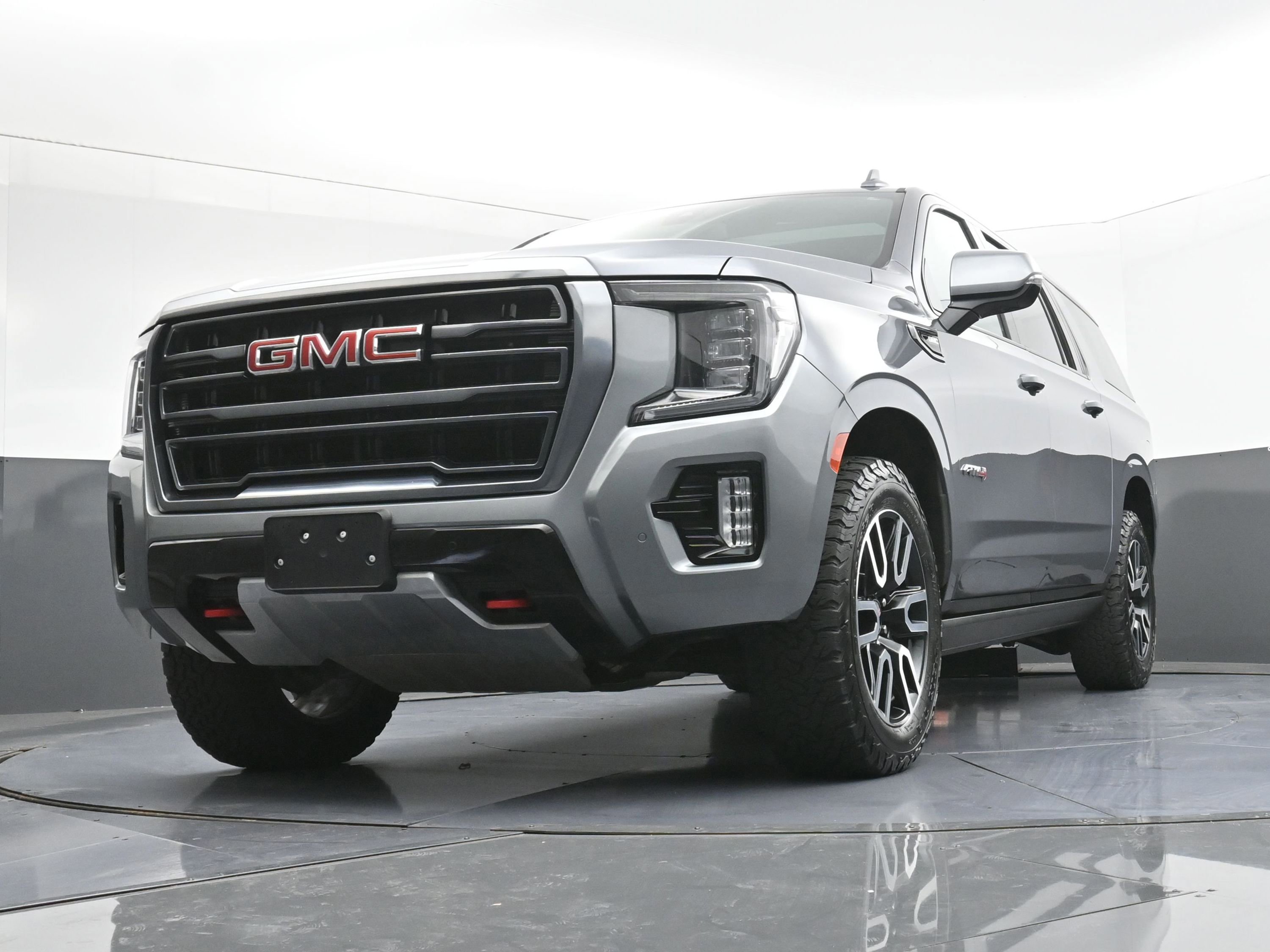 Used 2022 GMC Yukon XL AT4 image 3