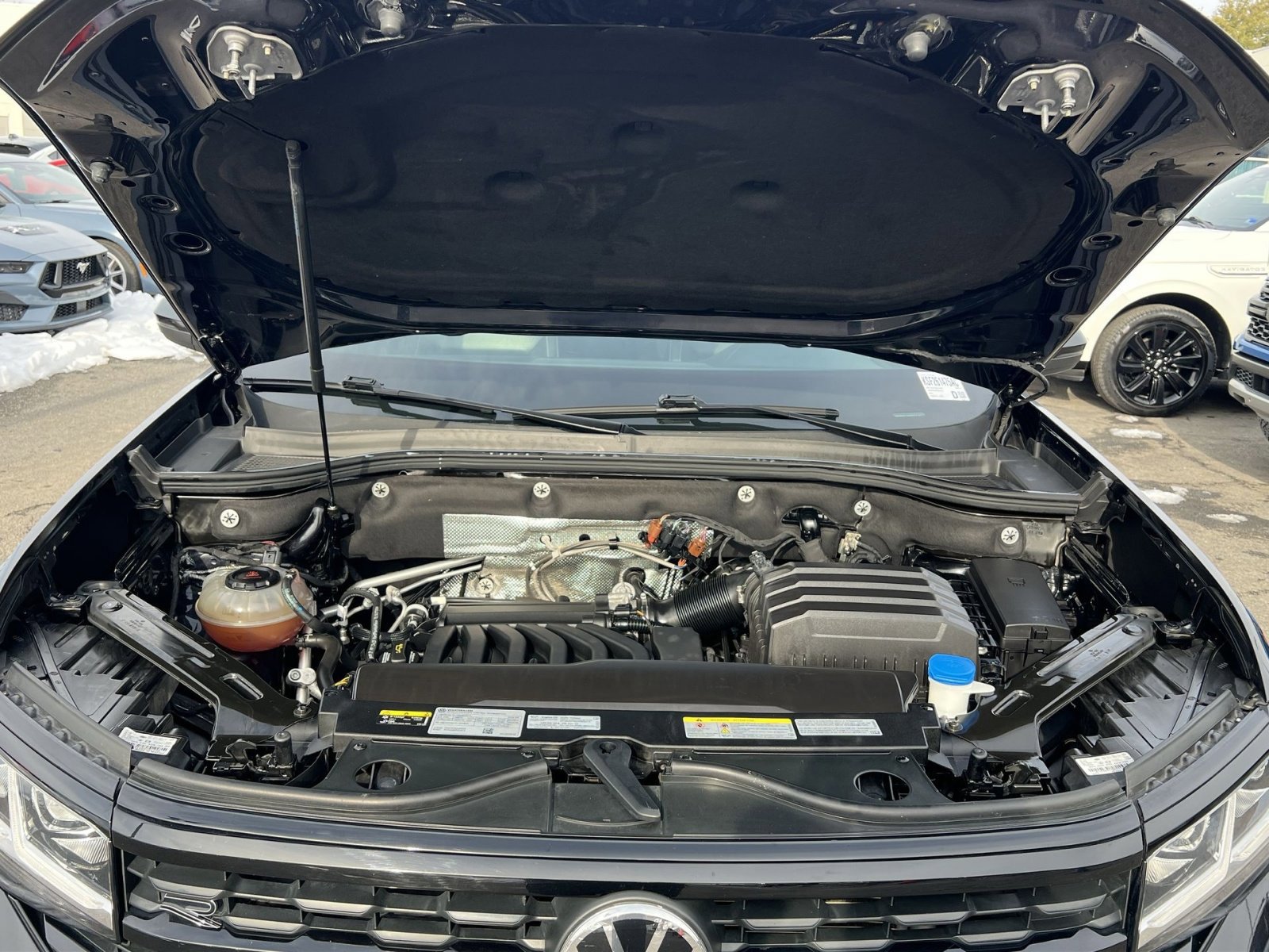 Used 2022 Volkswagen Atlas SEL R-Line image 37