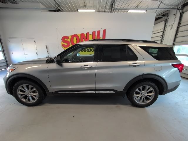 Certified 2021 Ford Explorer XLT w/ Equipment Group 202A AWD/4WD image 2