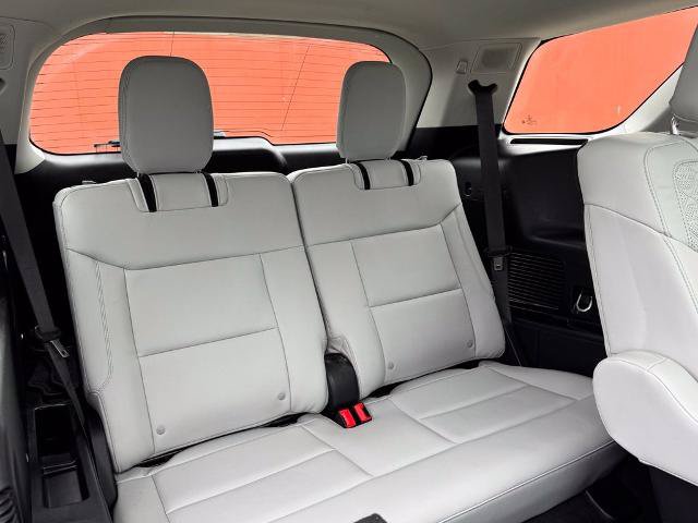 Certified 2025 Ford Explorer Platinum w/ Ultimate Package AWD/4WD image 32