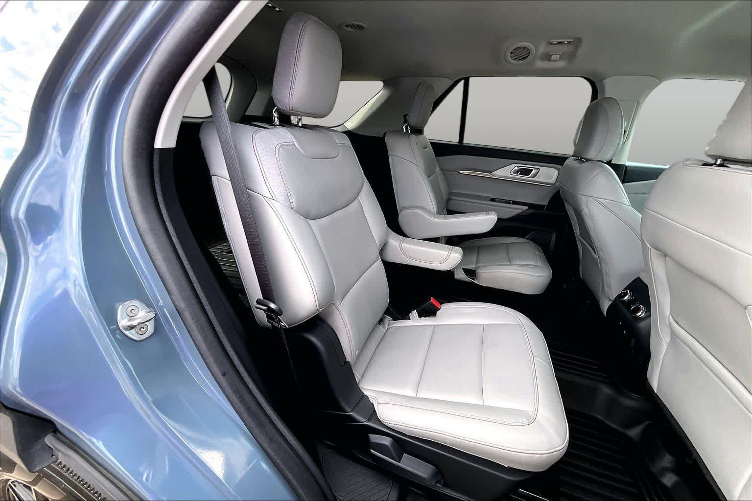 Certified 2025 Ford Explorer Active w/ Active Comfort Package RWD image 20