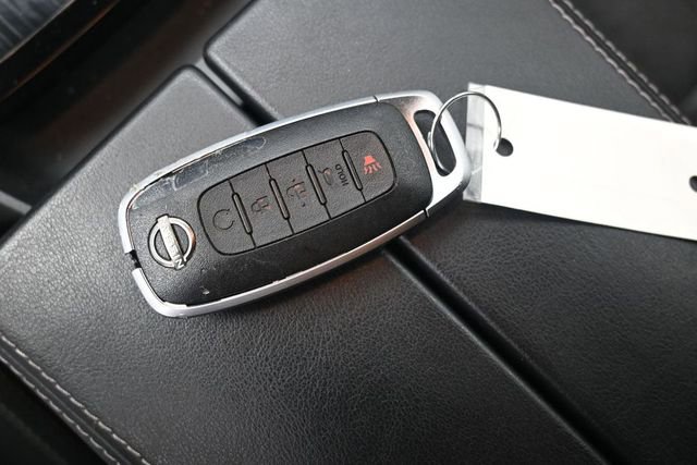Used 2025 Nissan Rogue SV AWD/4WD image 16