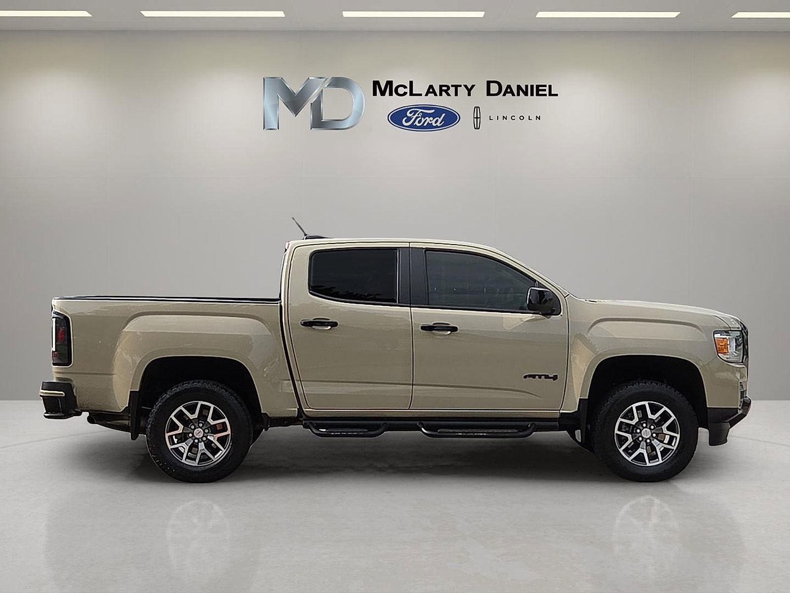 Used 2022 GMC Canyon AT4 w/ Driver Alert Package AWD/4WD image 6