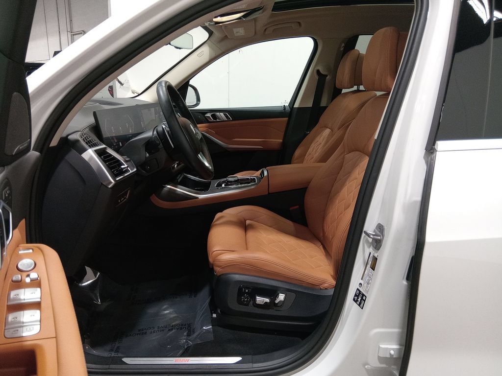 Used 2024 BMW X7 xDrive40i w/ Premium Package AWD/4WD image 17