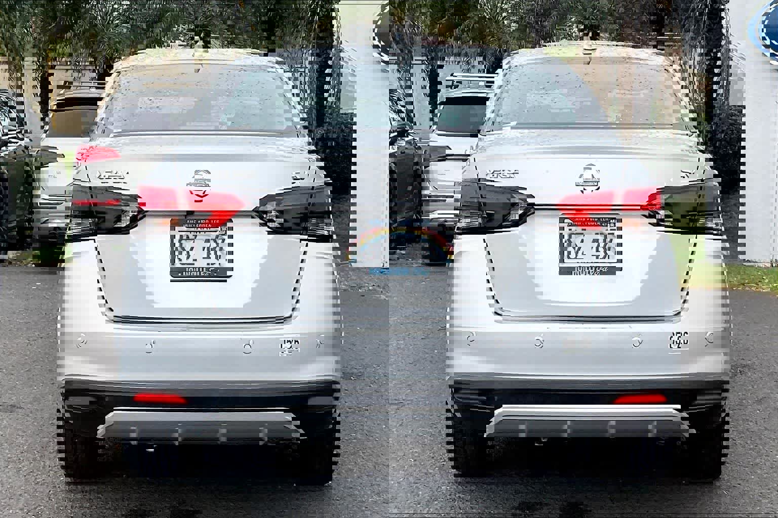 Used 2023 Nissan Versa SV image 2