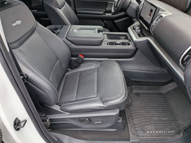 Certified 2025 Ford Expedition Platinum w/ Driver's Package AWD/4WD image 24