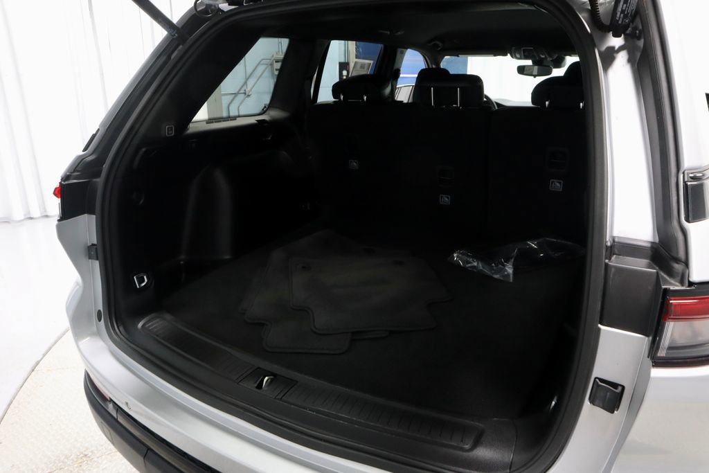 Used 2024 Jeep Grand Cherokee Altitude AWD/4WD image 16