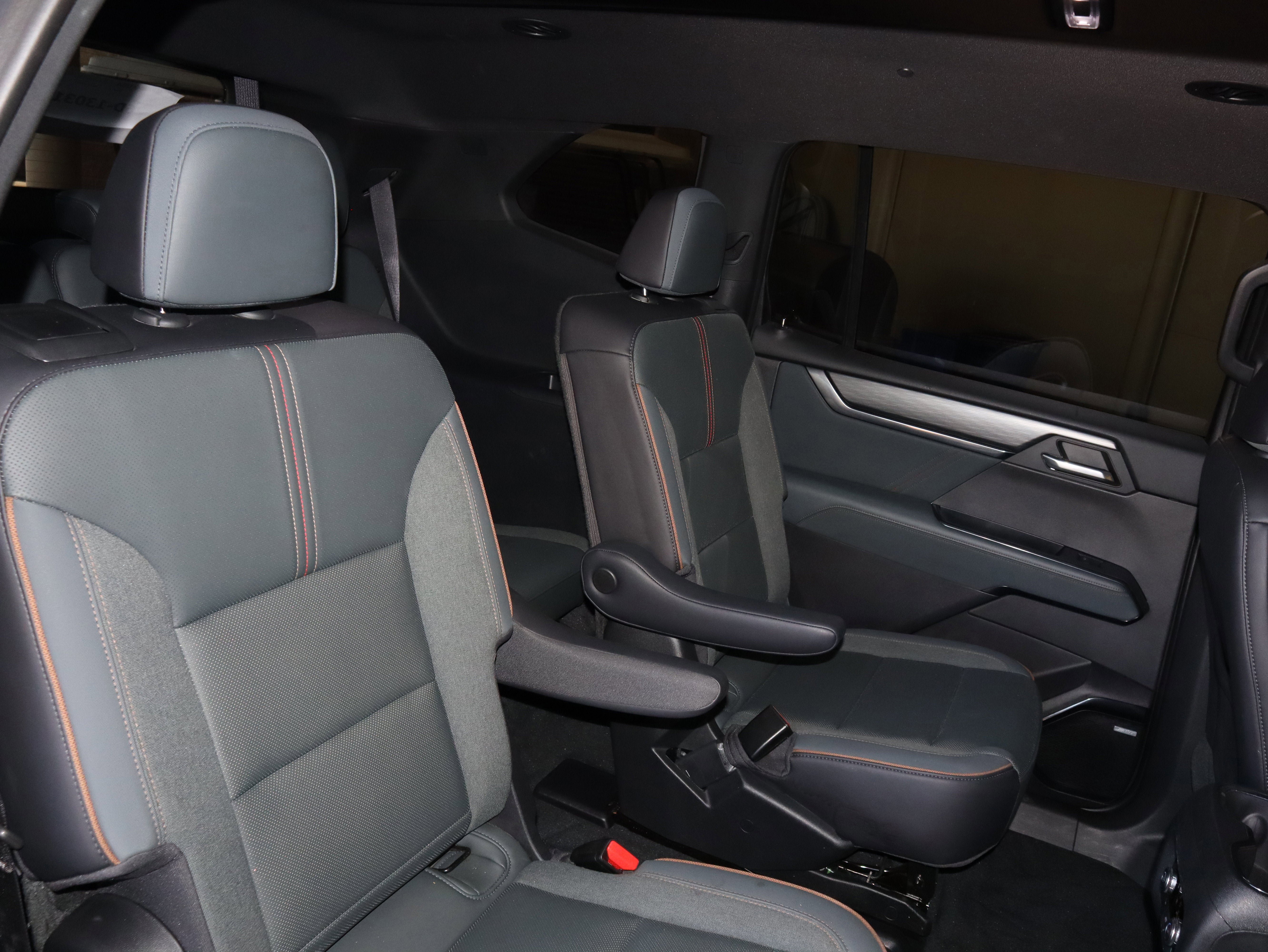 Used 2024 GMC Acadia AT4 w/ Luxury Package AWD/4WD image 44