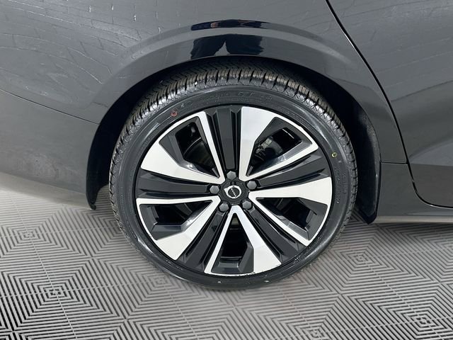 Used 2022 Volvo S60 B5 Momentum w/ Premium Package image 32