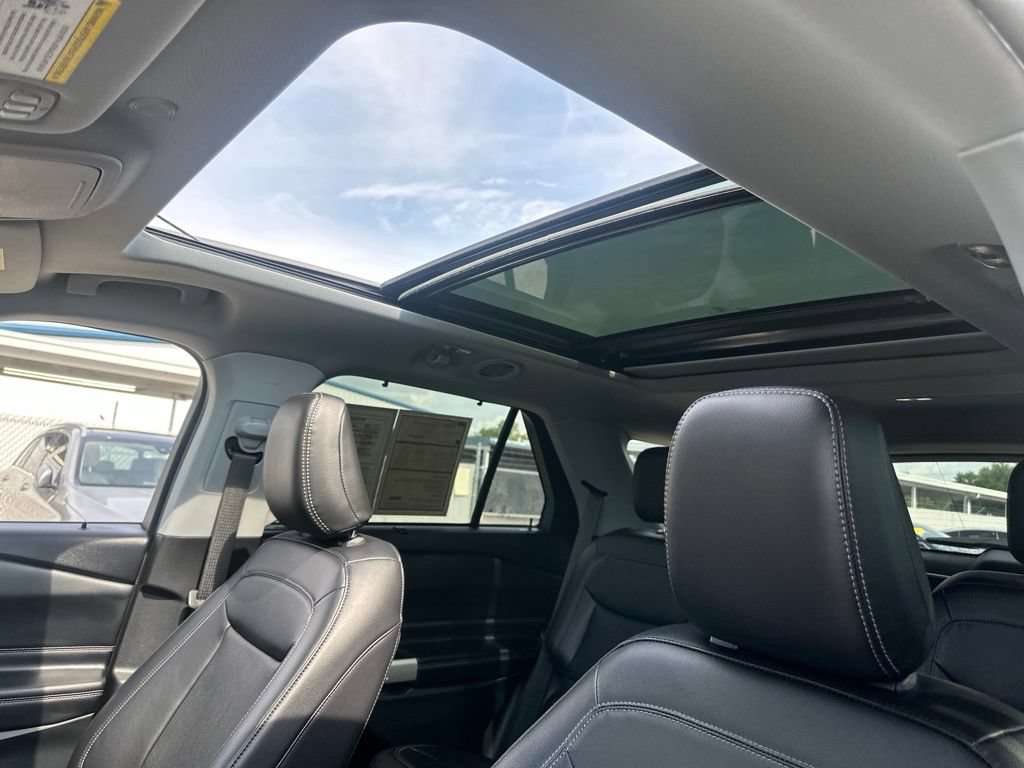 Certified 2023 Ford Explorer Limited w/ Limited Technology Package AWD/4WD image 6