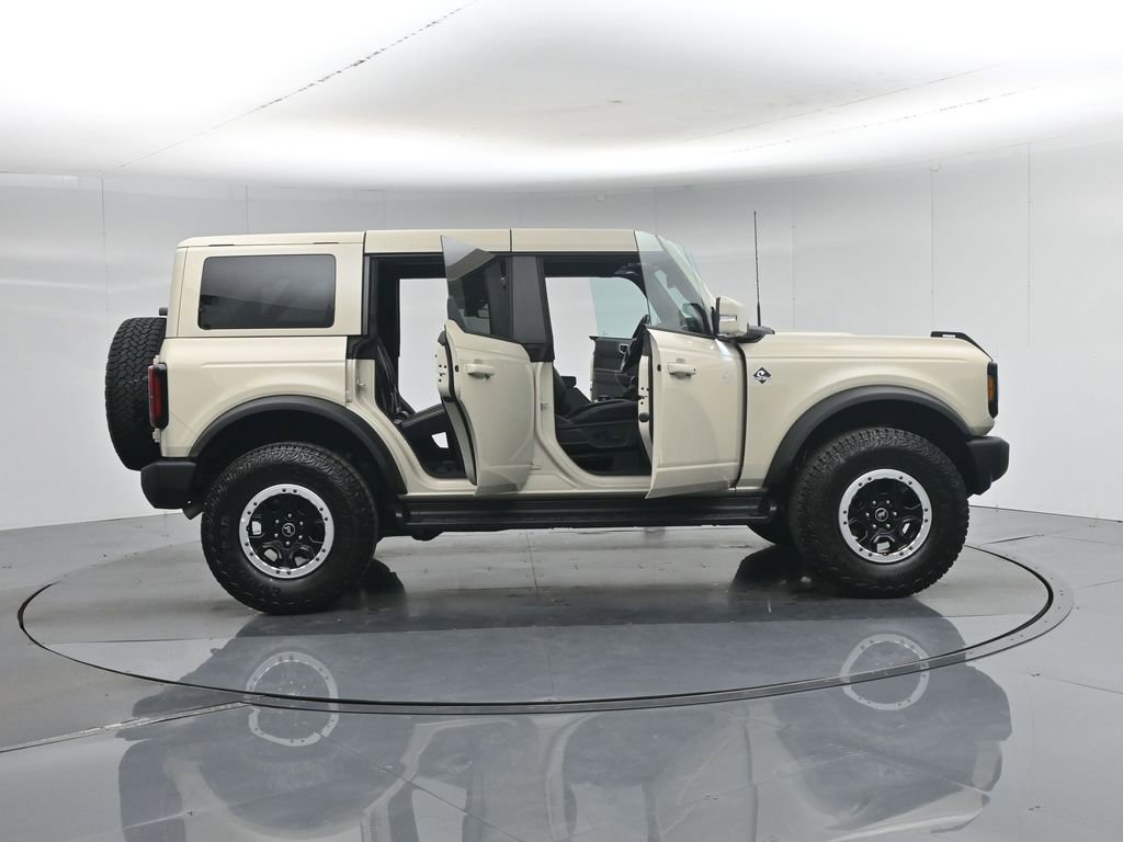 Certified 2025 Ford Bronco Outer Banks w/ Sasquatch Package AWD/4WD image 5
