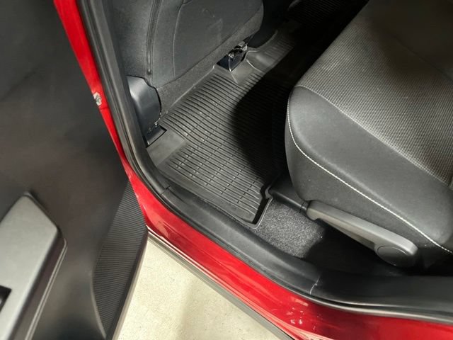 Used 2017 Toyota RAV4 XLE AWD/4WD image 39