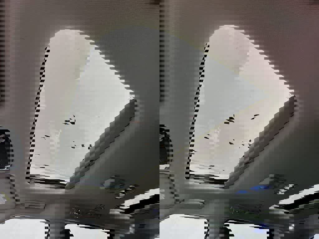 Used 2023 Kia Carnival SX Prestige image 32