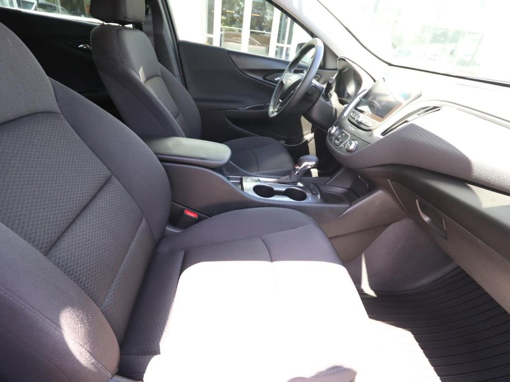 Used 2025 Chevrolet Malibu RS image 12
