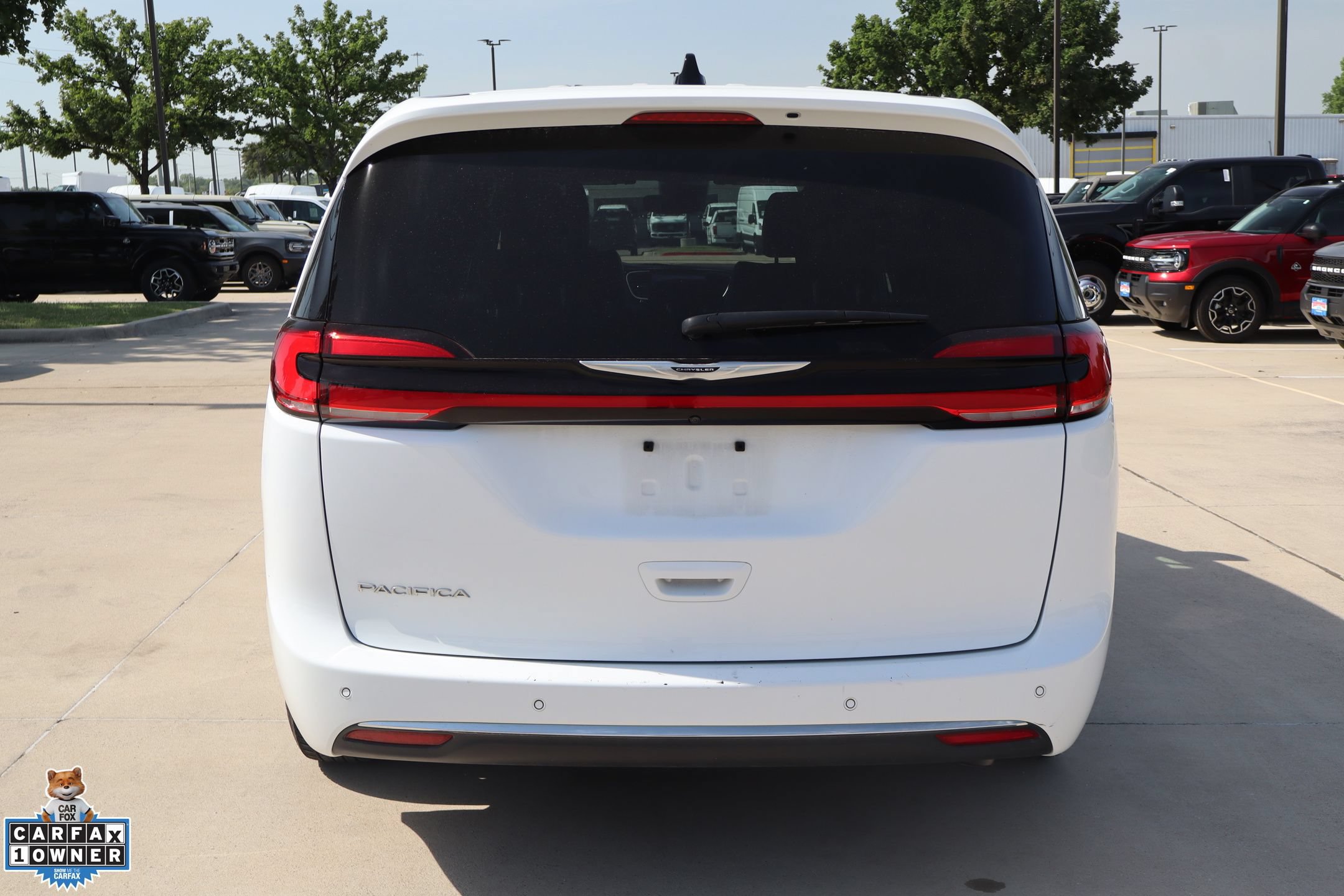 Used 2025 Chrysler Pacifica Select FWD image 4