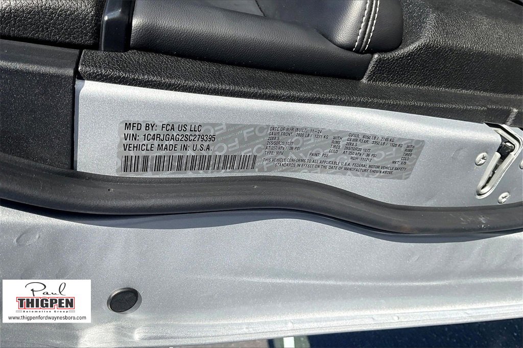 Used 2025 Jeep Grand Cherokee Altitude image 34