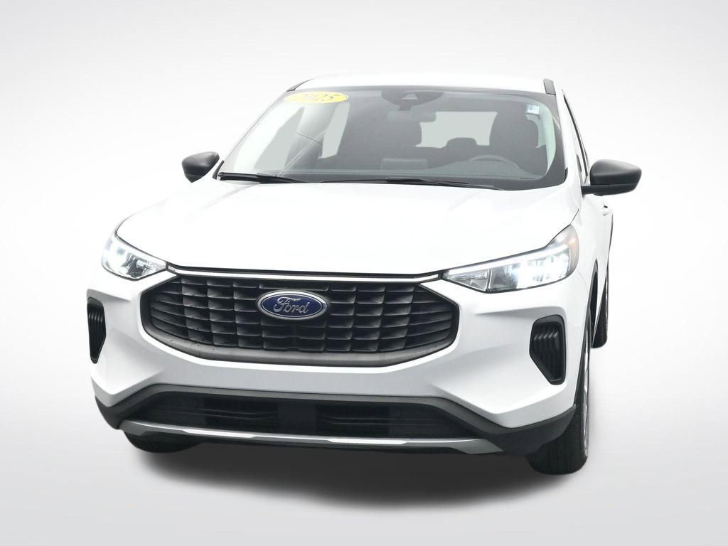 Certified 2025 Ford Escape Active FWD image 2