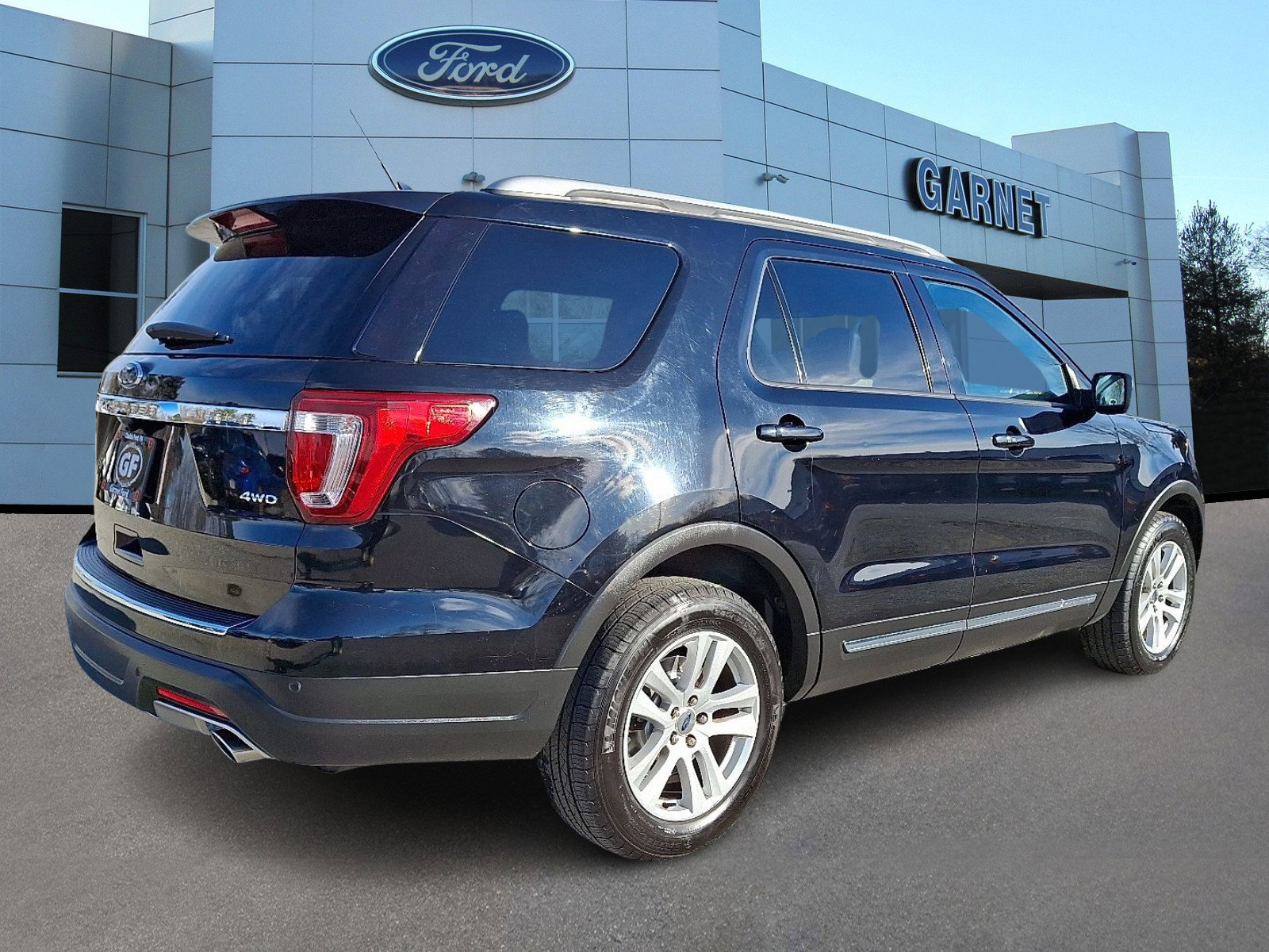 Certified 2018 Ford Explorer XLT w/ Equipment Group 202A image 5