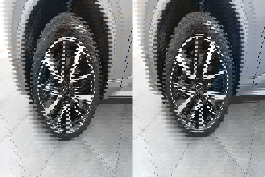 Used 2023 Volvo XC90 B6 Plus image 30