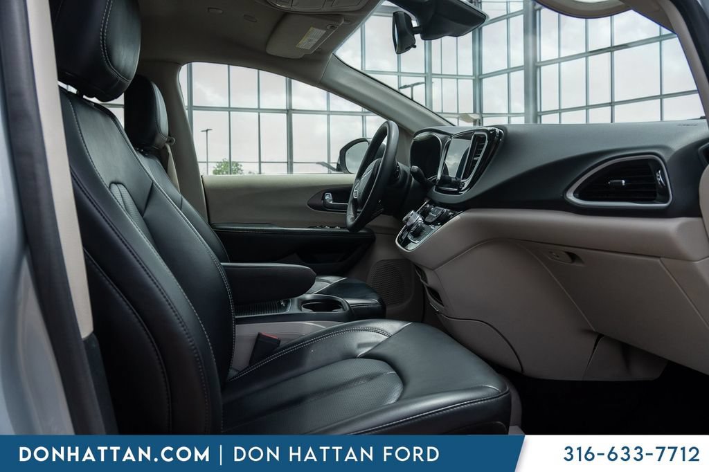 Used 2023 Chrysler Pacifica Touring-L FWD image 20
