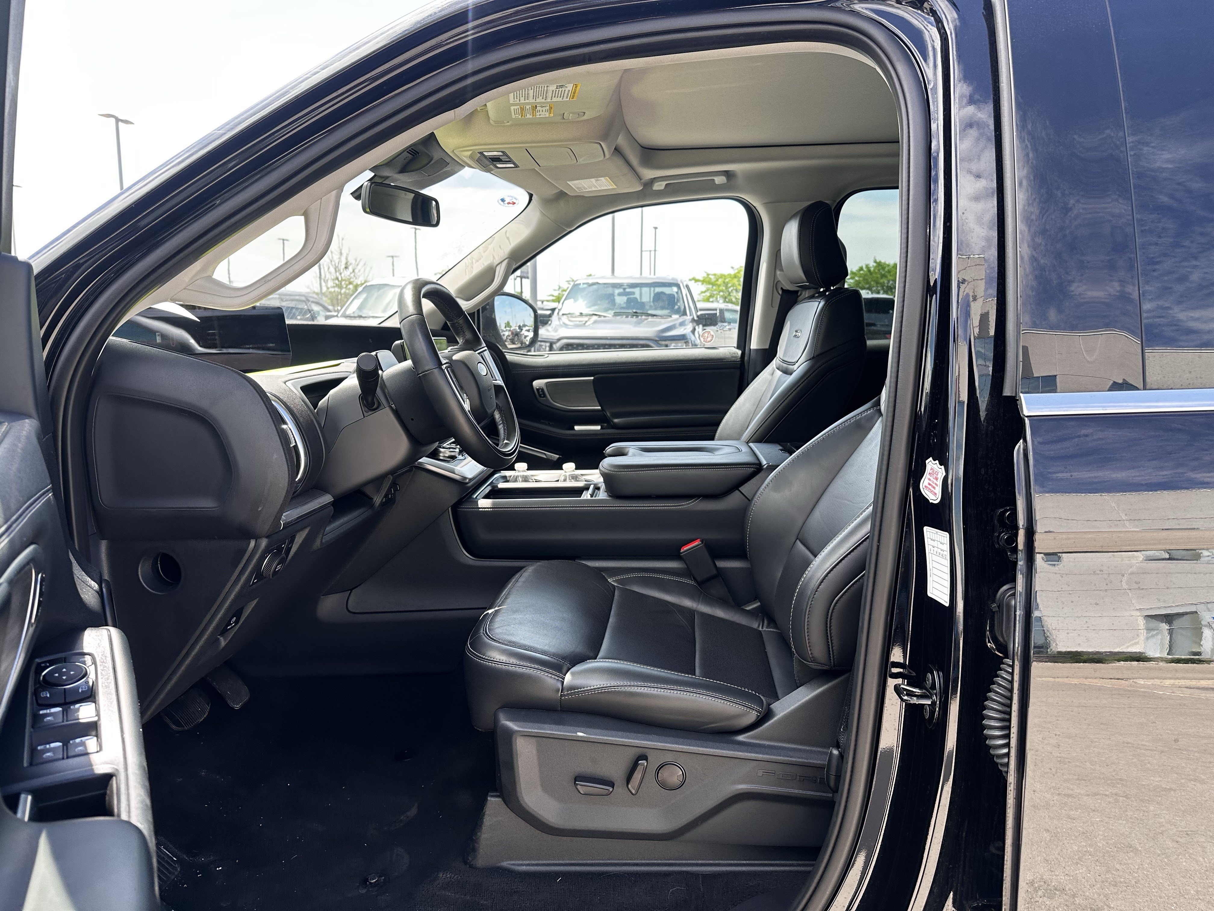 Certified 2025 Ford Expedition Platinum AWD/4WD image 7
