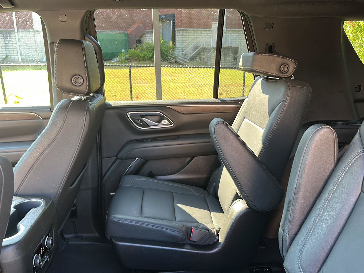 Used 2023 Chevrolet Tahoe Z71 w/ Luxury Package AWD/4WD image 25