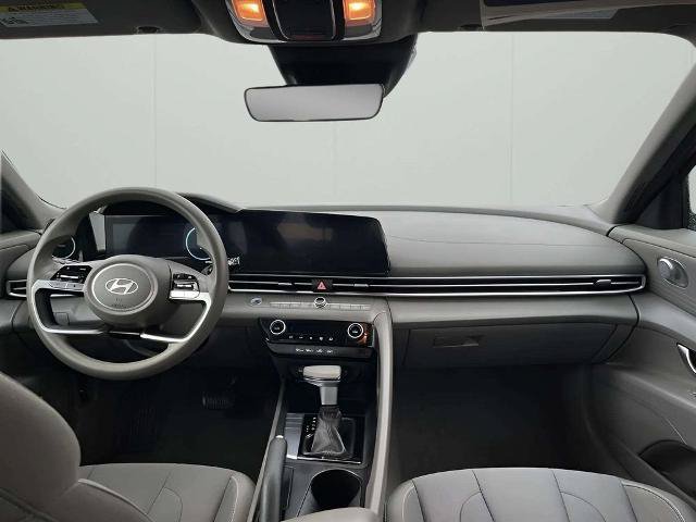 Used 2024 Hyundai Elantra SEL FWD image 13