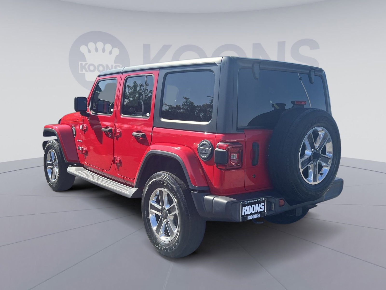 Used 2018 Jeep Wrangler Unlimited Sahara w/ Dual Top Group AWD/4WD image 8