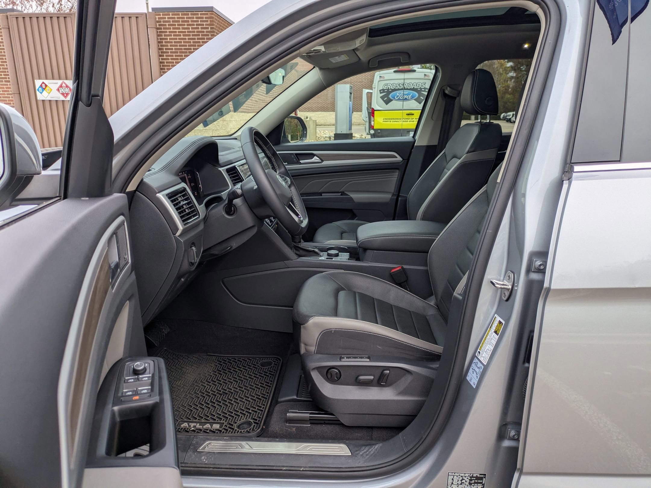 Used 2021 Volkswagen Atlas SEL Premium image 12