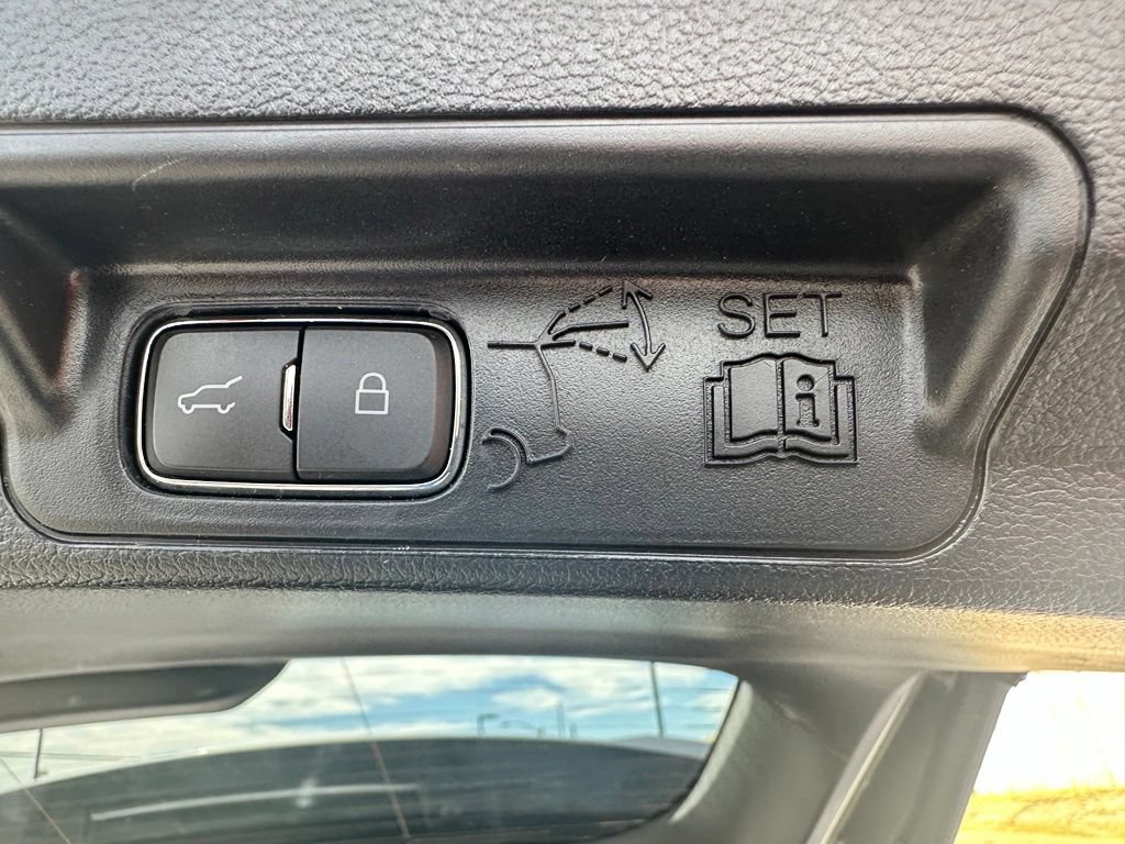 Certified 2021 Ford Explorer XLT w/ Equipment Group 202A AWD/4WD image 14