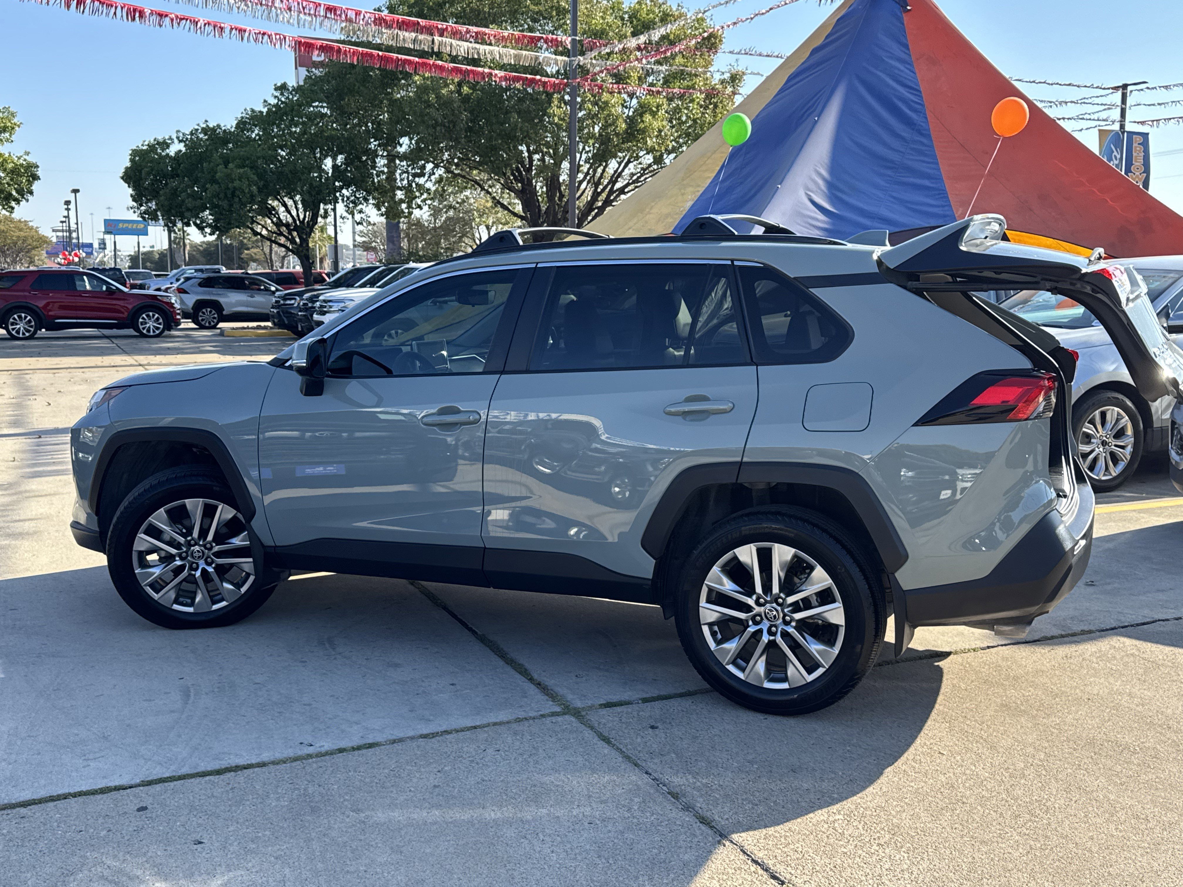 Used 2023 Toyota RAV4 XLE Premium image 6