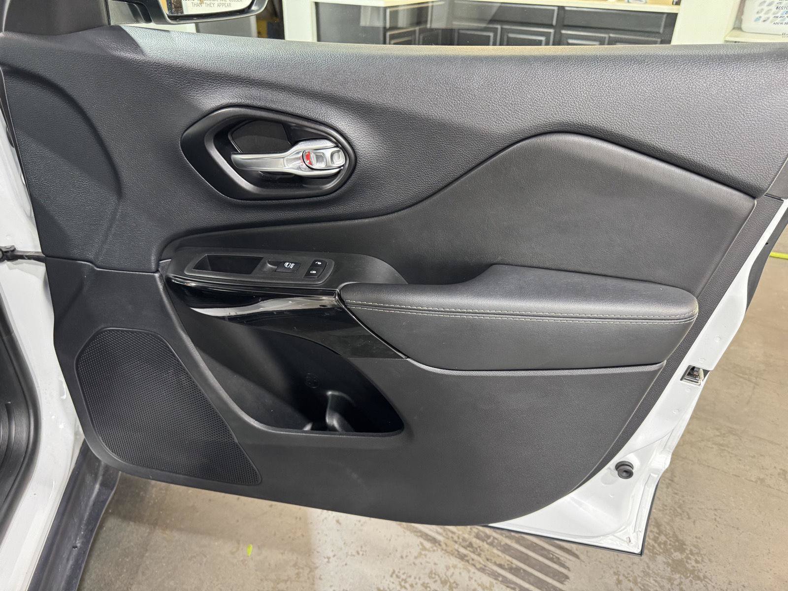 Used 2023 Jeep Cherokee Altitude Lux AWD/4WD image 23