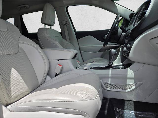 Used 2021 Jeep Cherokee Latitude Lux FWD image 22
