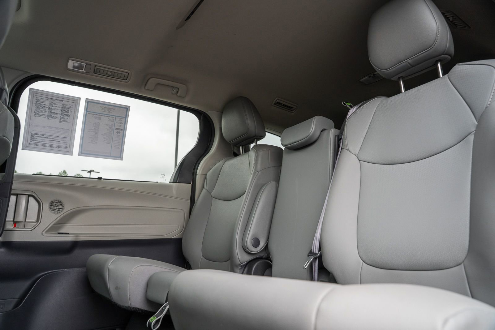 Used 2022 Toyota Sienna XLE FWD image 26