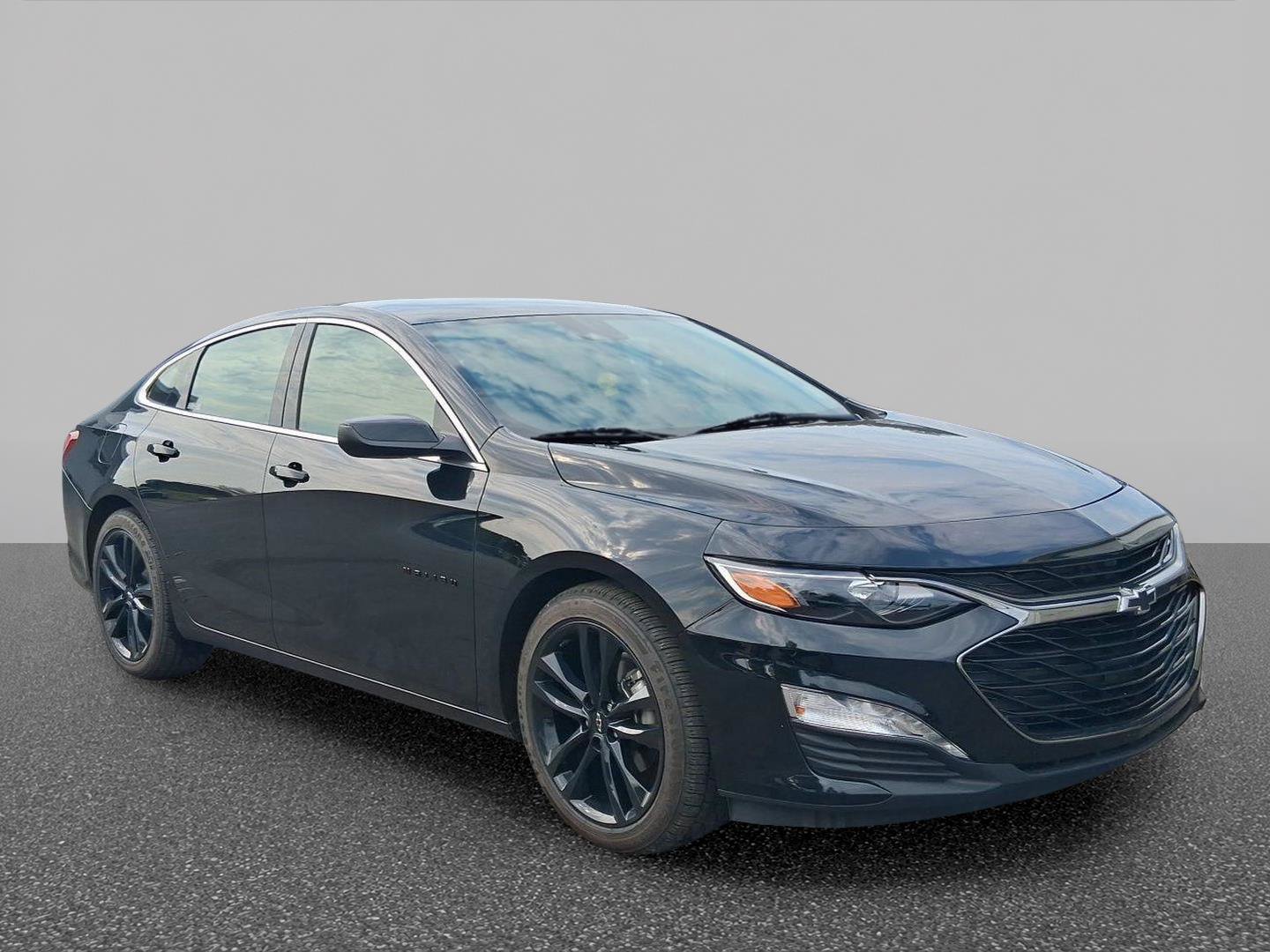 Used 2025 Chevrolet Malibu LT w/ Midnight Edition FWD image 3