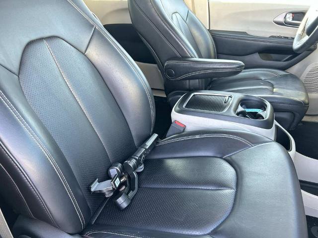 Used 2023 Chrysler Pacifica Touring-L FWD image 18