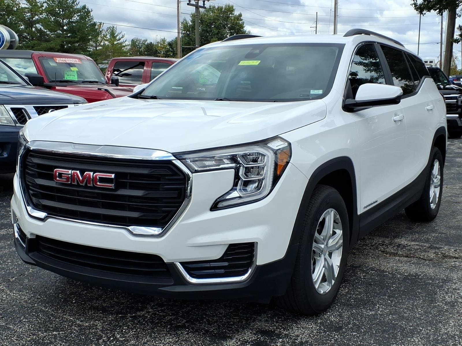 Used 2024 GMC Terrain SLE w/ Driver Convenience Package FWD image 28
