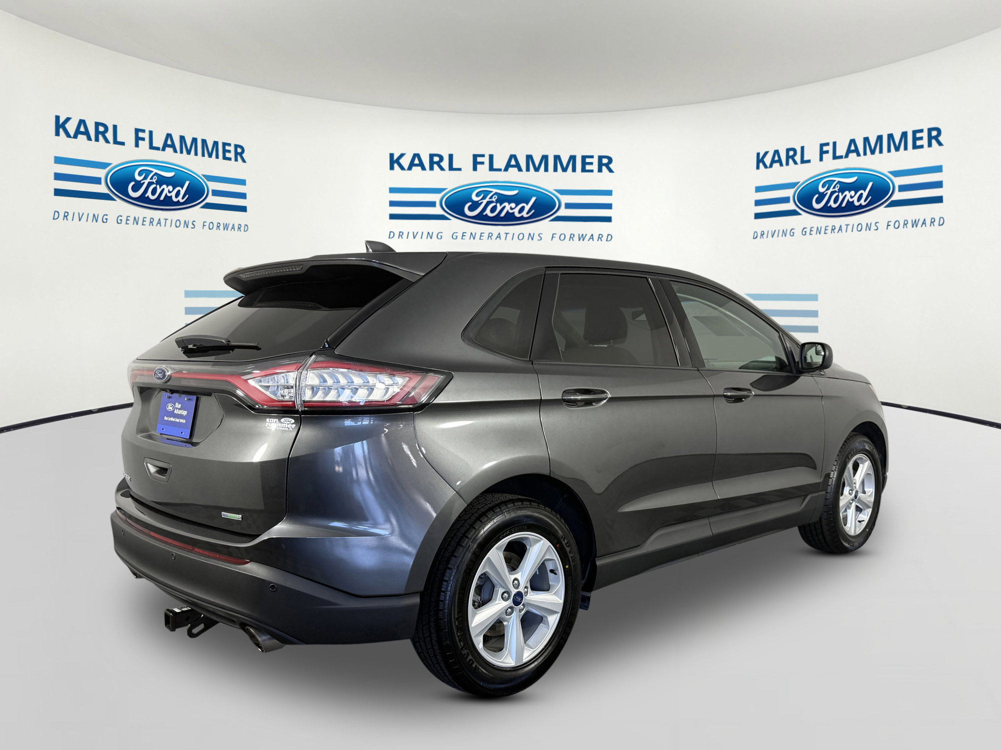 Certified 2018 Ford Edge SE image 3